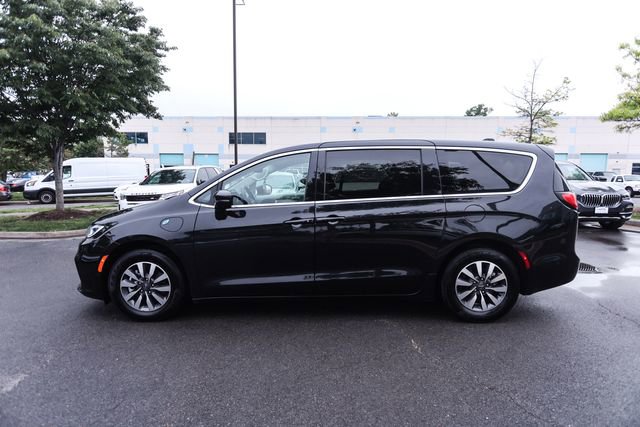 Used 2022 Chrysler Pacifica Touring-L w/ Uconnect Theater Family Group FWD image 4
