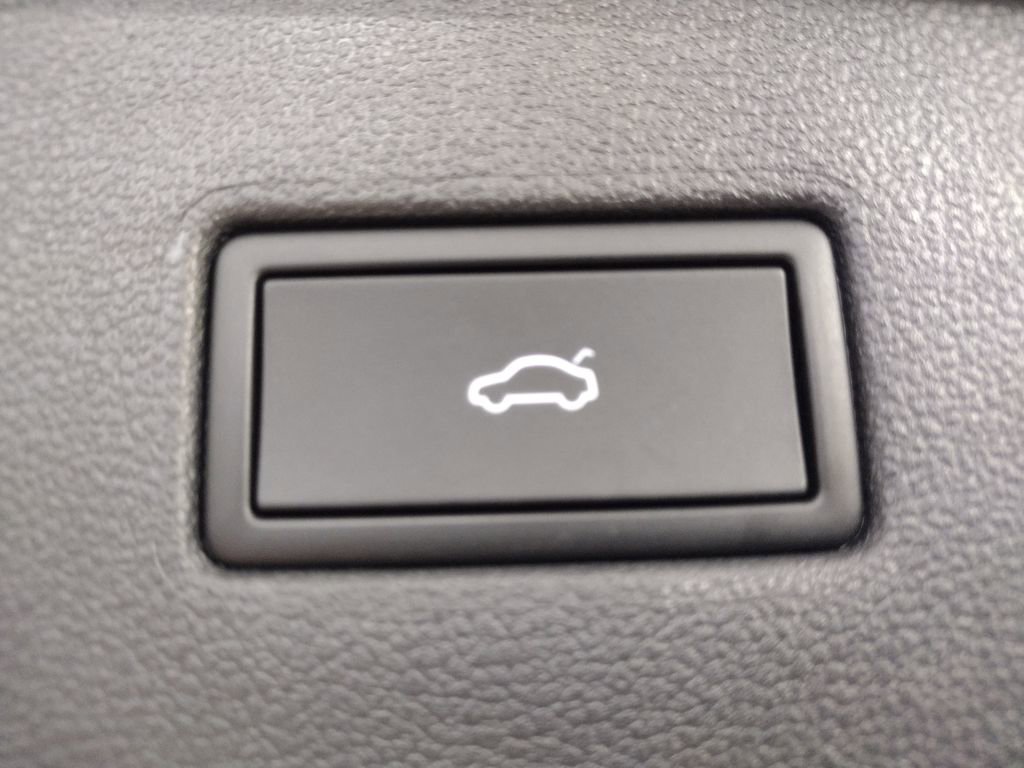 Certified 2024 Volkswagen Tiguan SE image 20