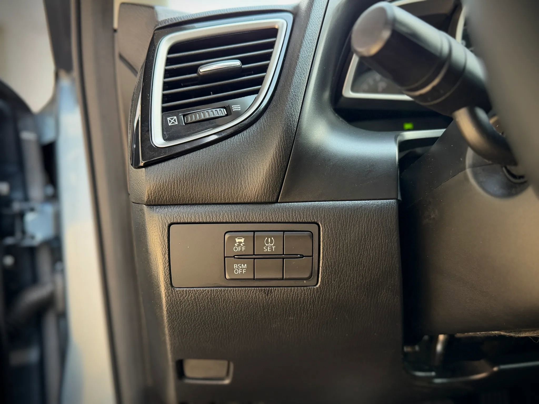 Used 2015 MAZDA MAZDA3 i Touring FWD image 8