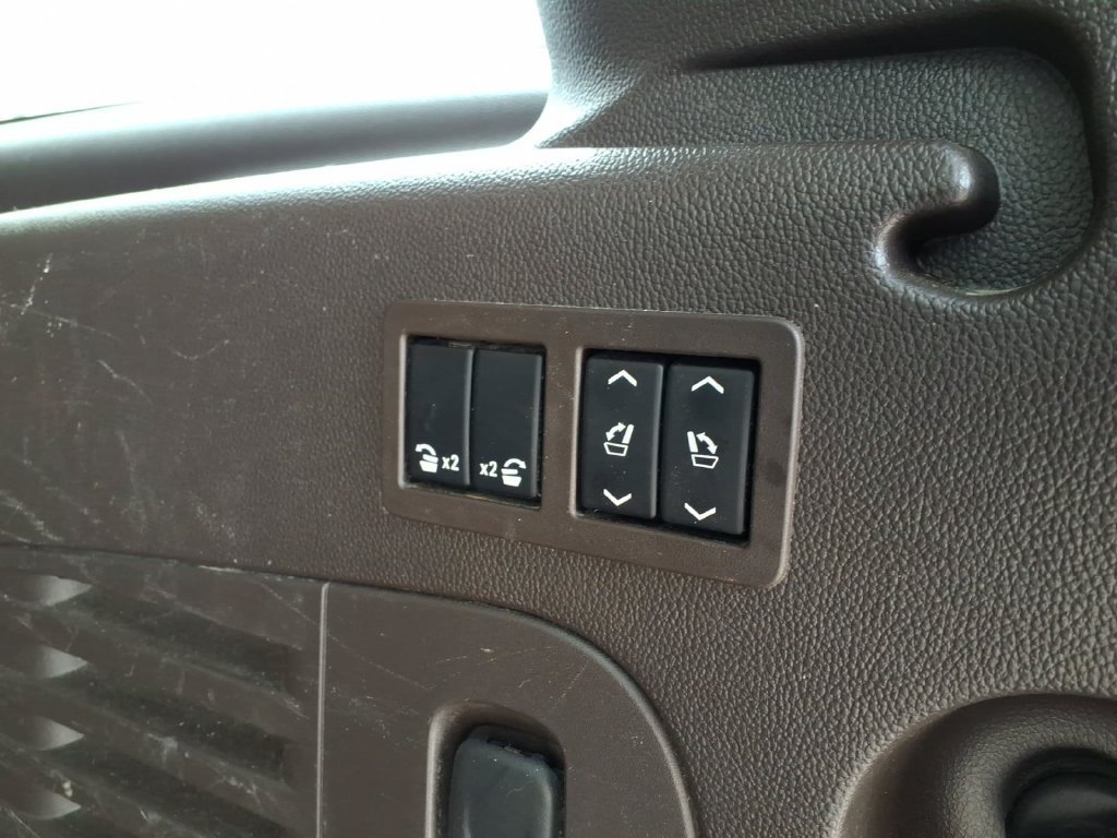Used 2015 Chevrolet Suburban LTZ AWD/4WD image 10