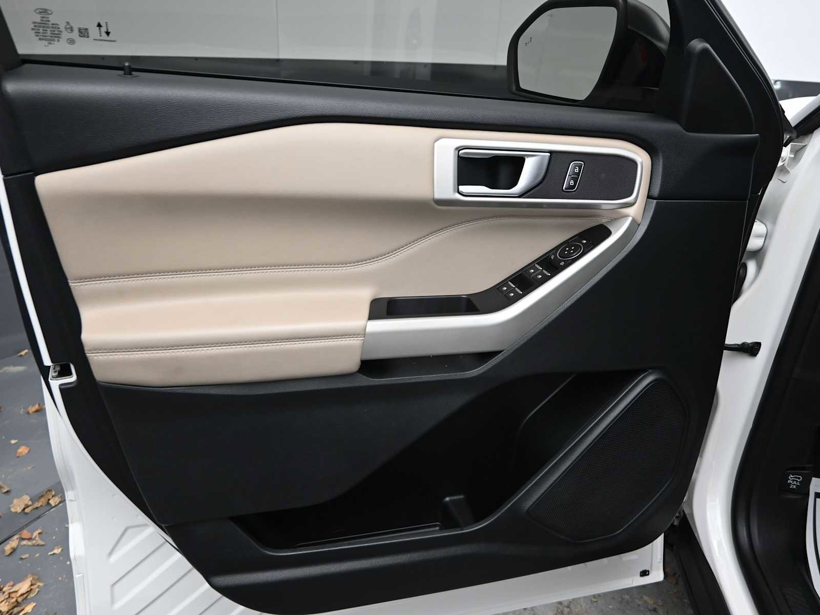 Used 2022 Ford Explorer XLT w/ Equipment Group 202A image 10