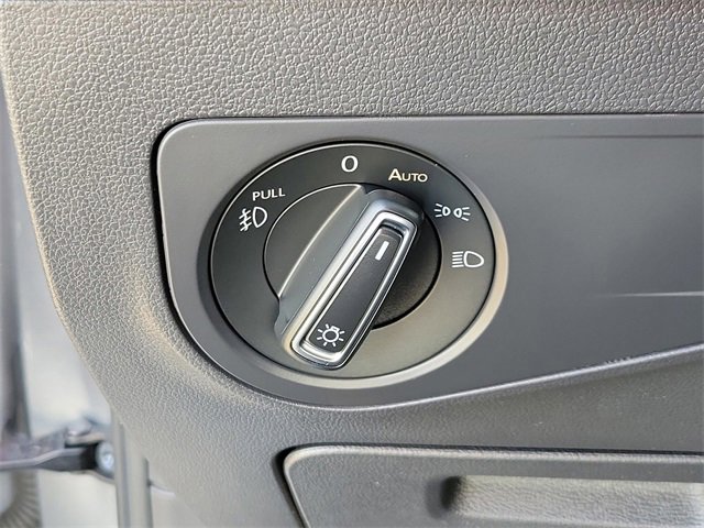 Used 2020 Volkswagen Tiguan SE R-Line image 8