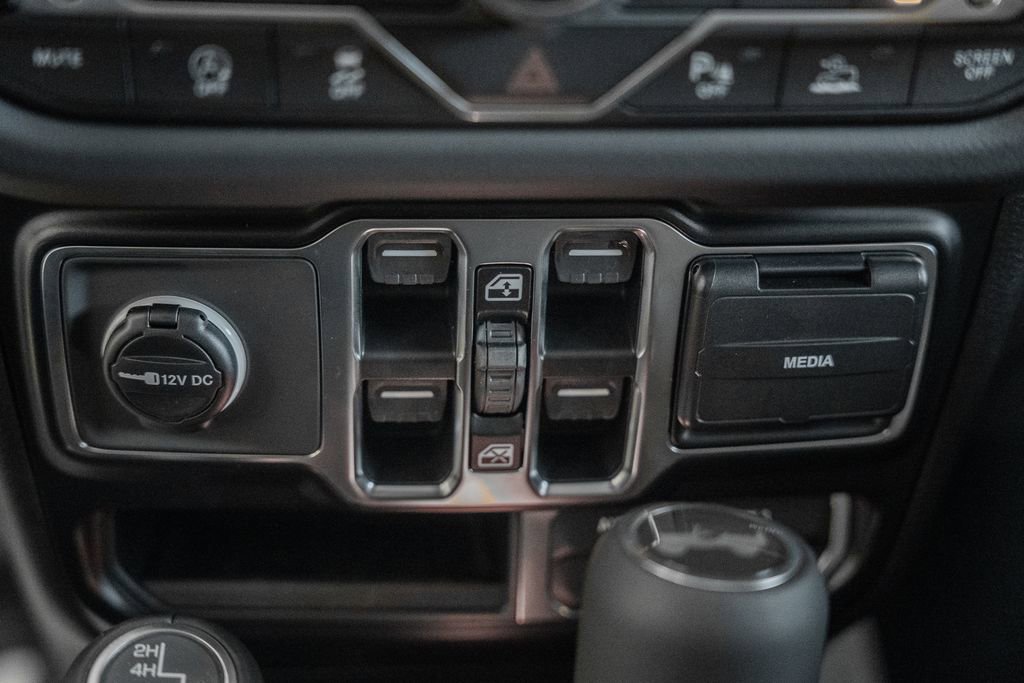 New 2026 Jeep Wrangler Unlimited Sahara AWD/4WD image 25