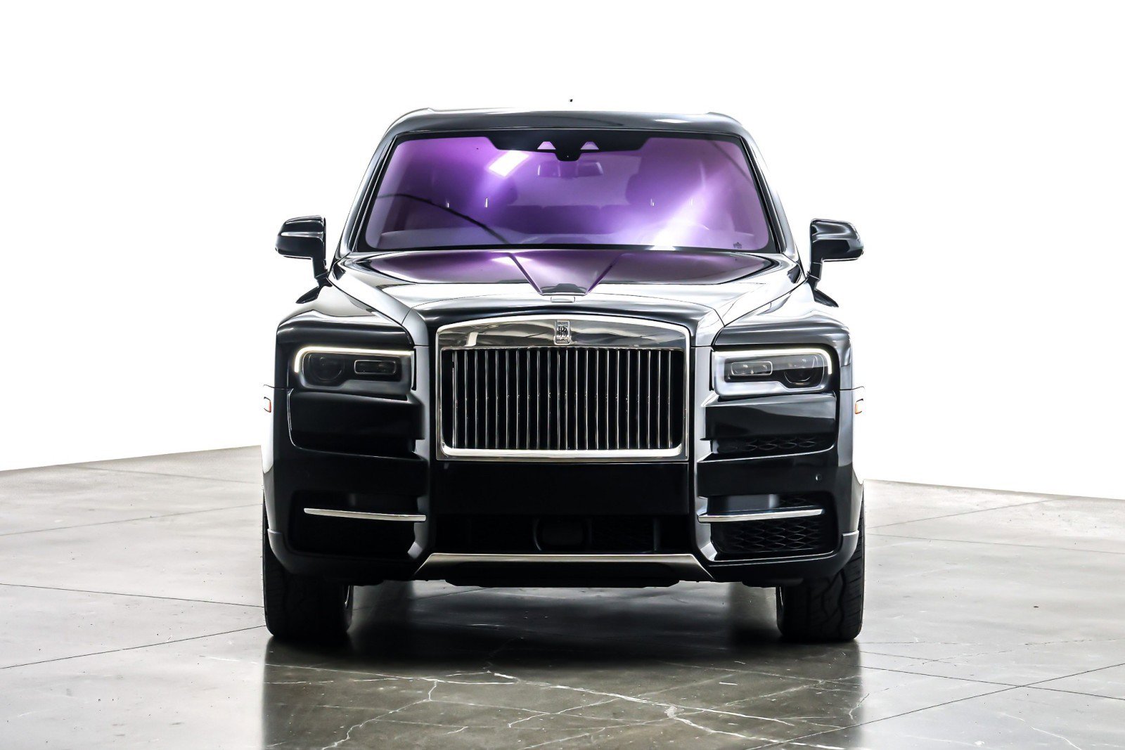 Used 2024 Rolls-Royce Cullinan image 3