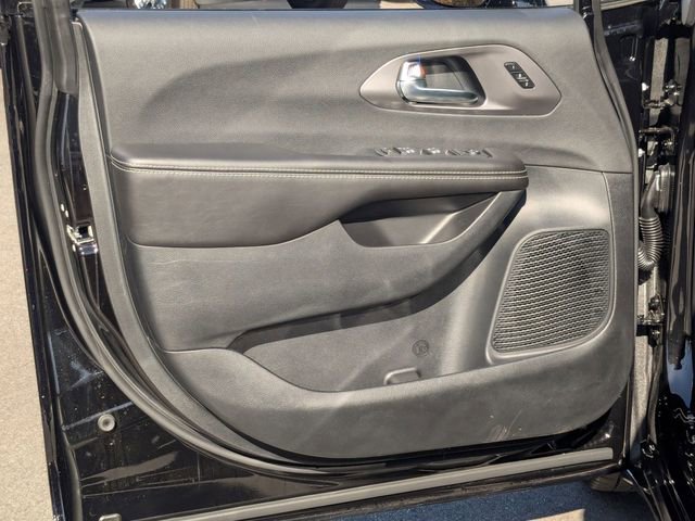 New 2026 Chrysler Pacifica Select w/ S Appearance Package FWD image 10