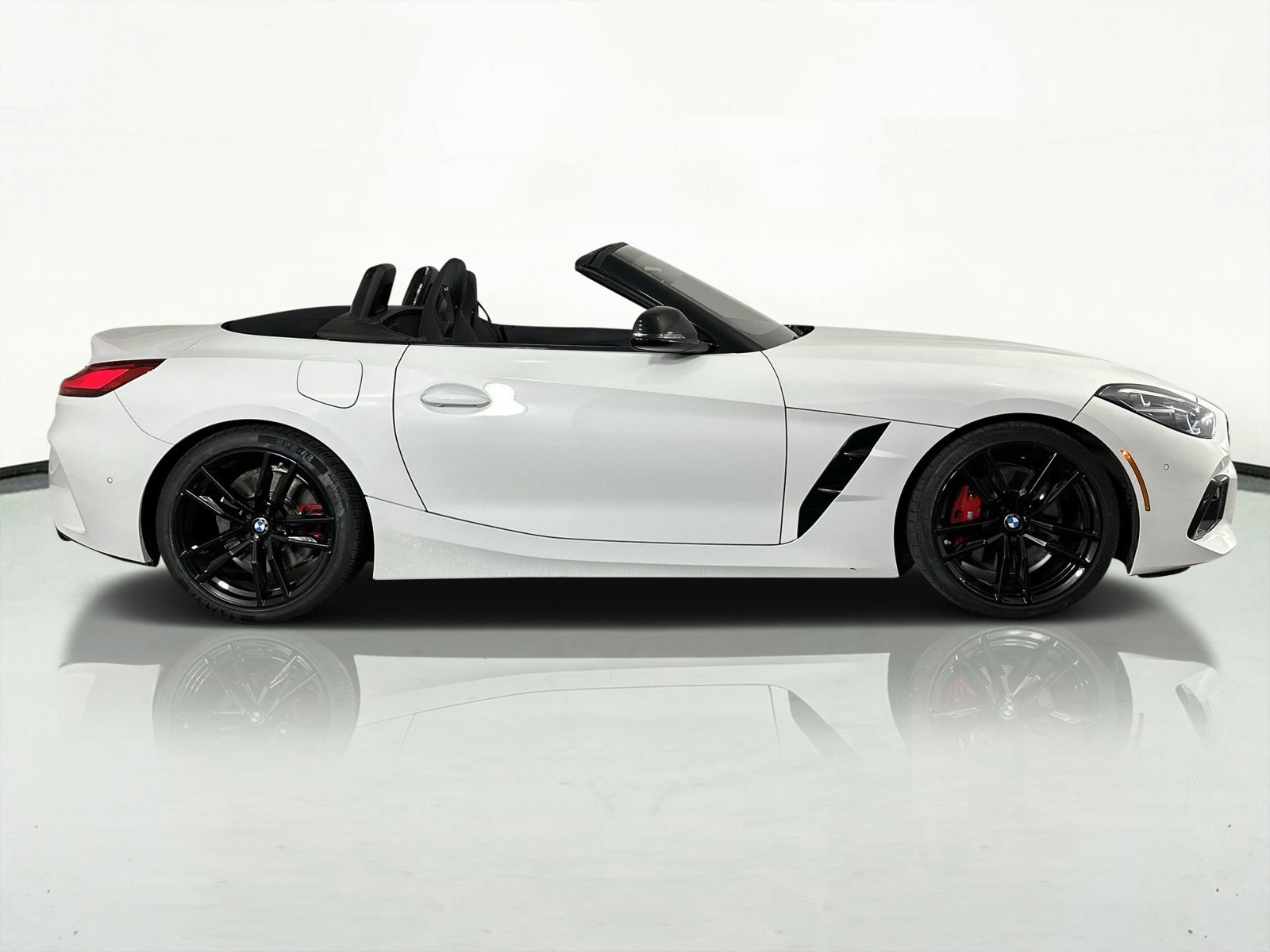 Used 2025 BMW Z4 M40i w/ Premium Package image 9