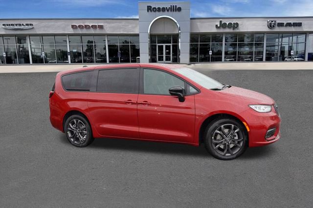 New 2026 Chrysler Pacifica Select image 2