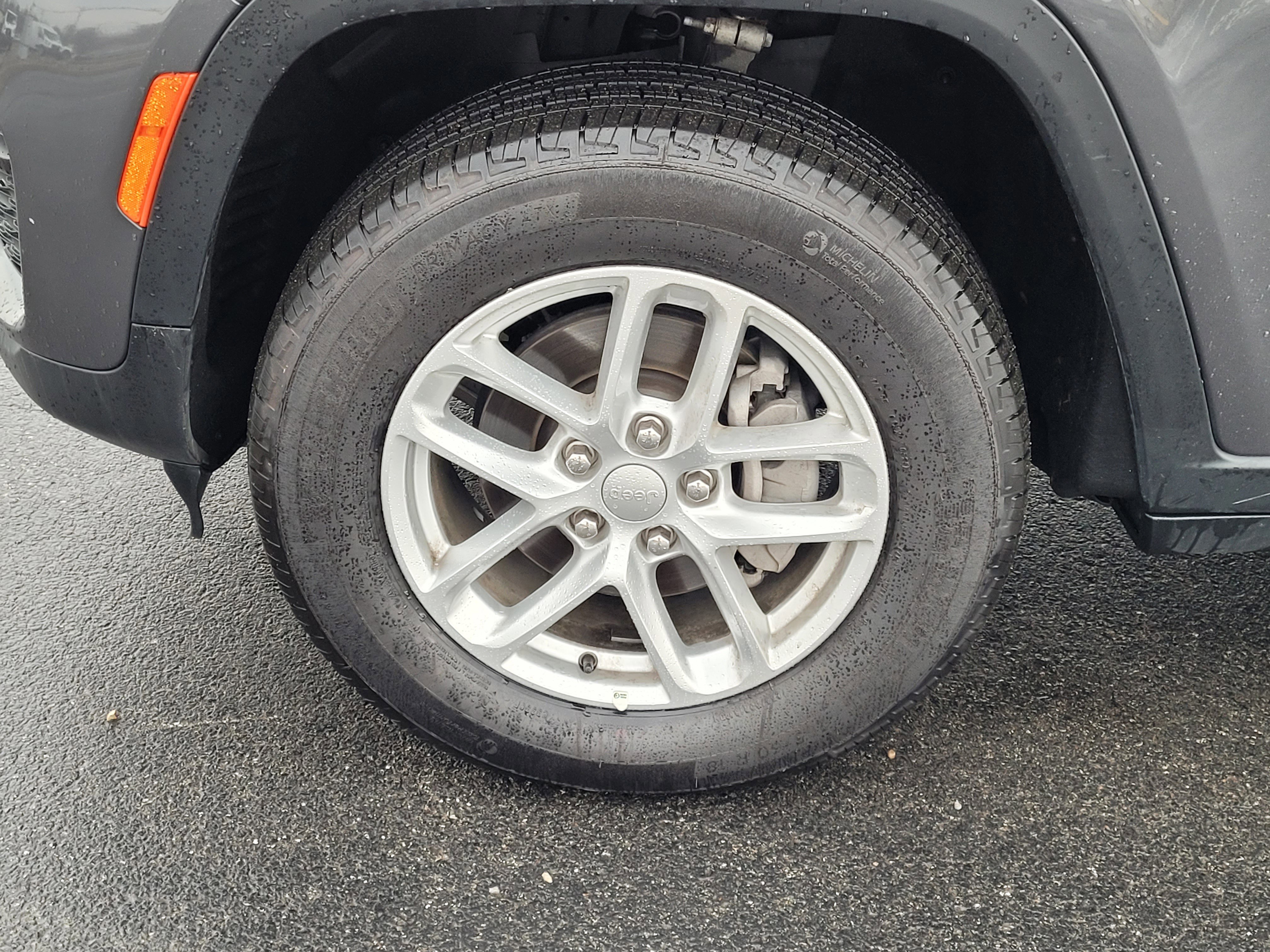 Used 2025 Jeep Grand Cherokee Laredo X image 11