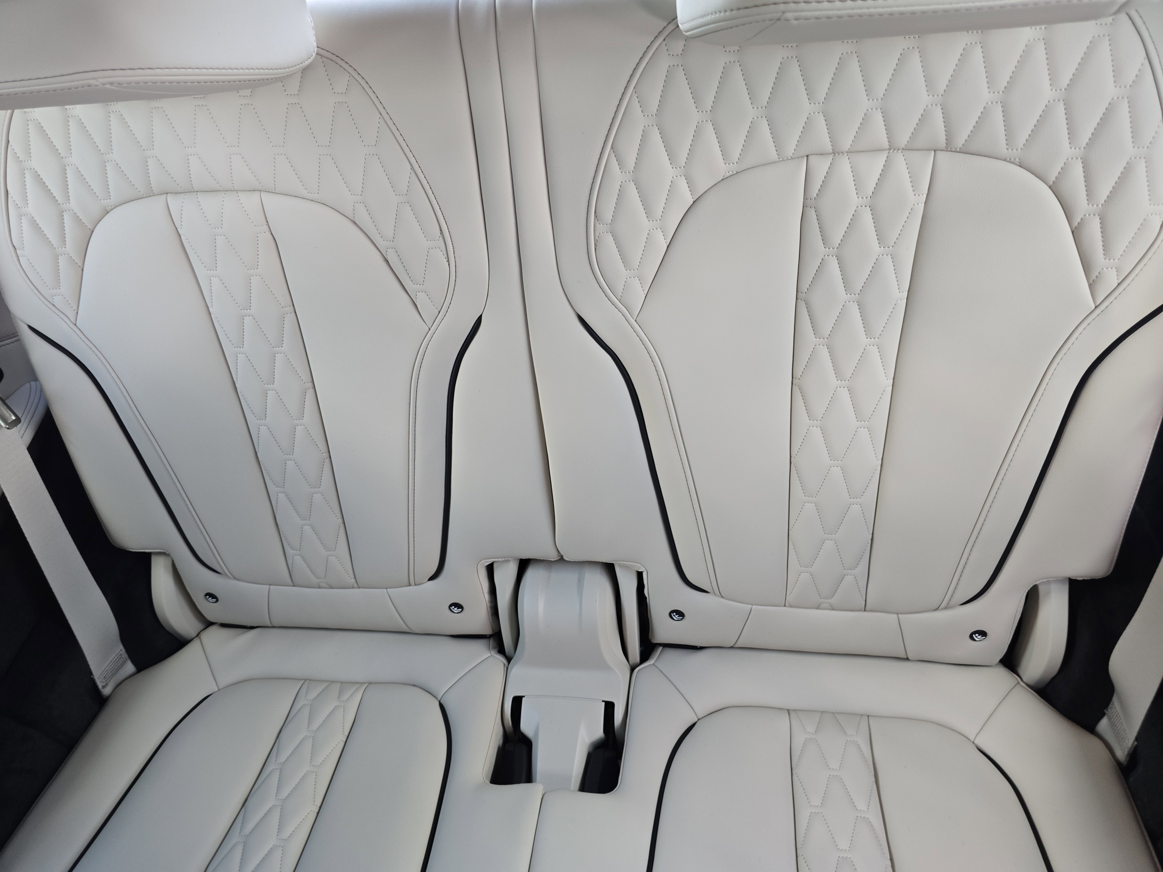 New 2026 BMW X7 M60i image 18