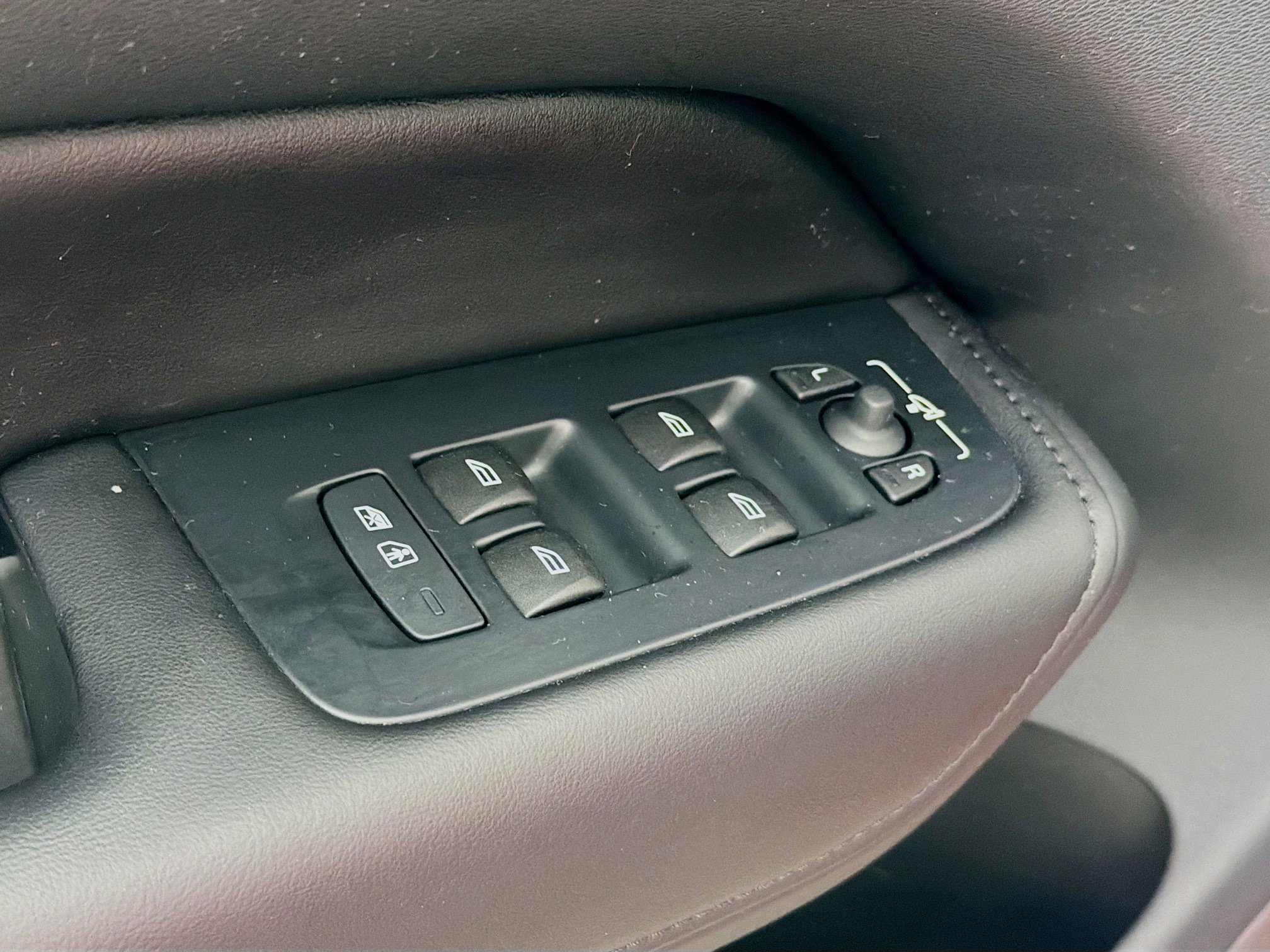 Used 2024 Volvo XC60 B5 Plus w/ Climate Package image 21