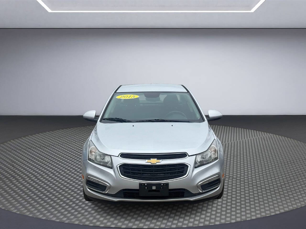 Used 2015 Chevrolet Cruze LT image 2