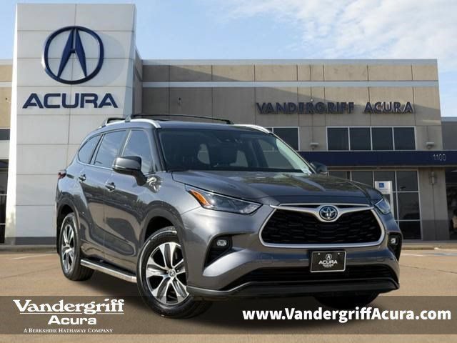 Used 2023 Toyota Highlander XLE FWD image 1