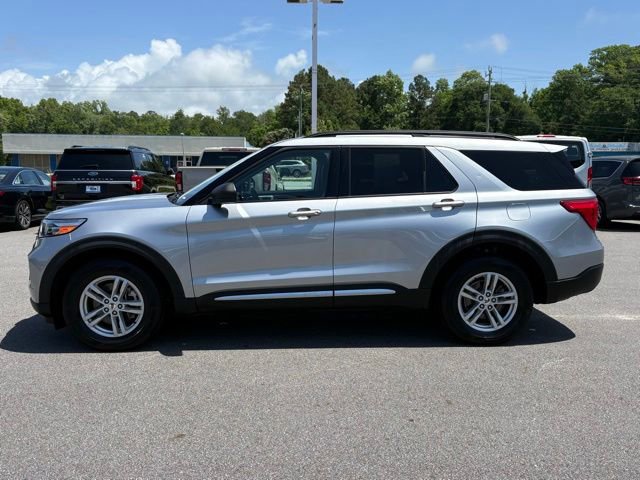 Used 2022 Ford Explorer XLT w/ Equipment Group 202A AWD/4WD image 2