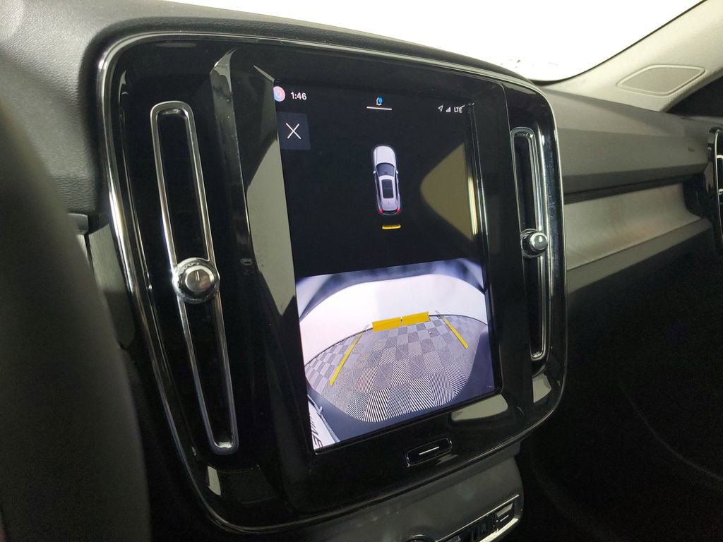 Certified 2025 Volvo XC40 B5 Core image 31