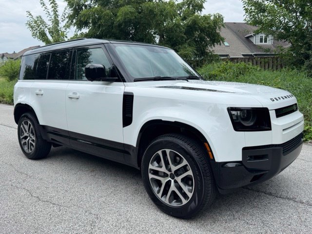 New 2026 Land Rover Defender 110 X-Dynamic SE AWD/4WD image 4