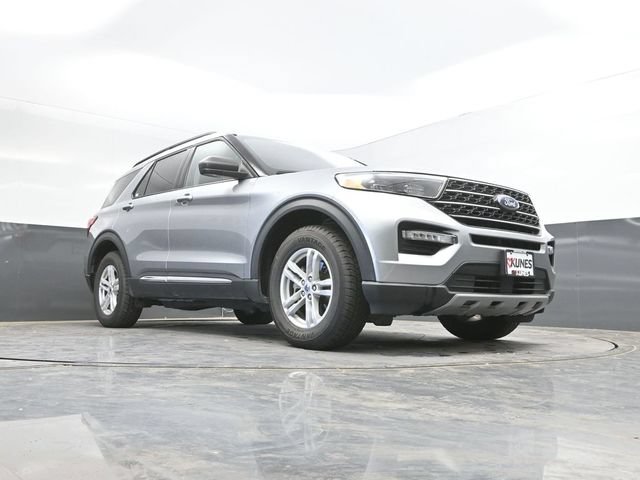 Used 2024 Ford Explorer XLT w/ Equipment Group 202A AWD/4WD image 46