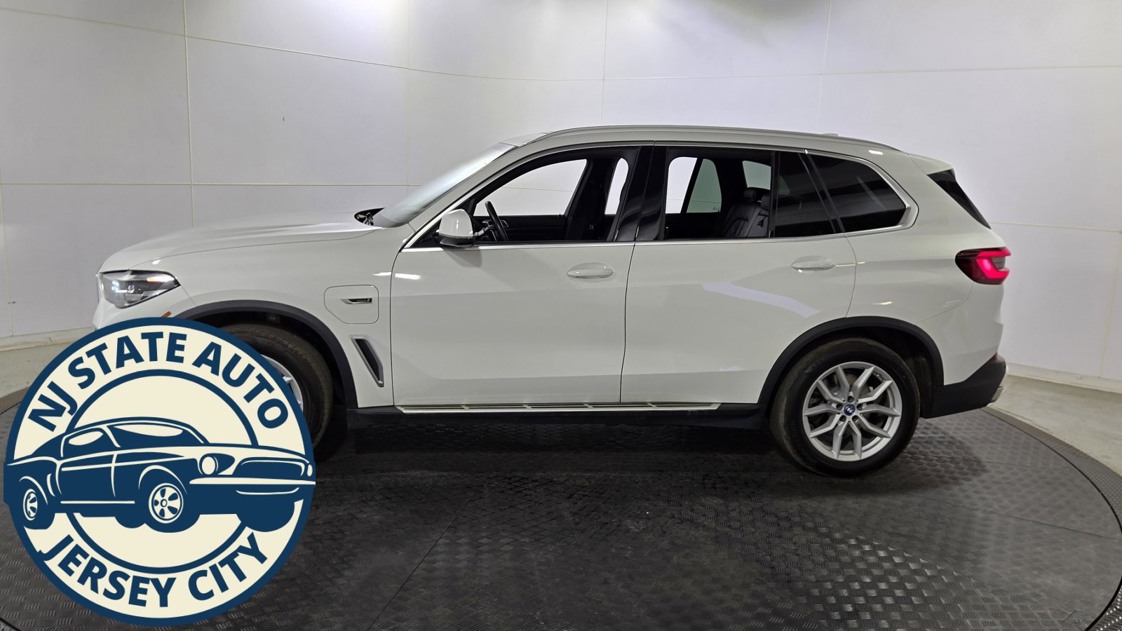 Used 2023 BMW X5 xDrive45e w/ Climate Comfort Package image 4
