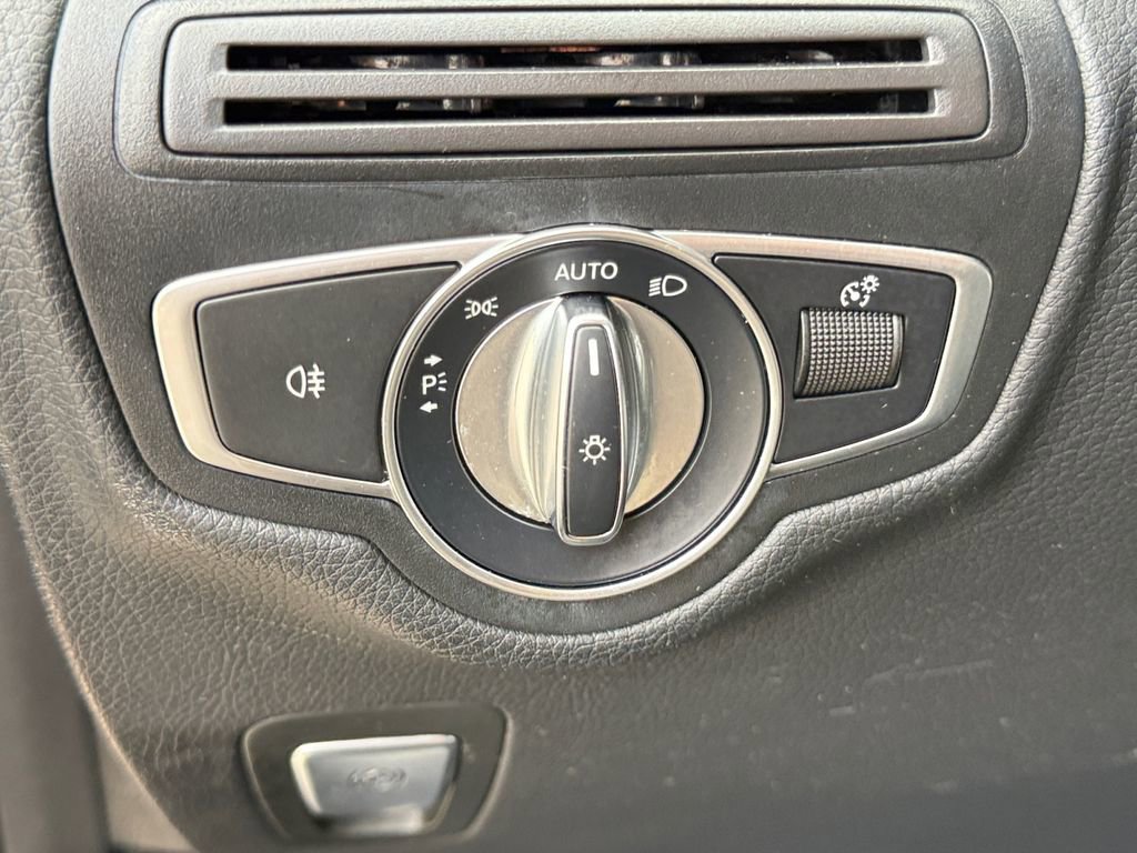 Used 2017 Mercedes-Benz GLC 300 4MATIC image 21