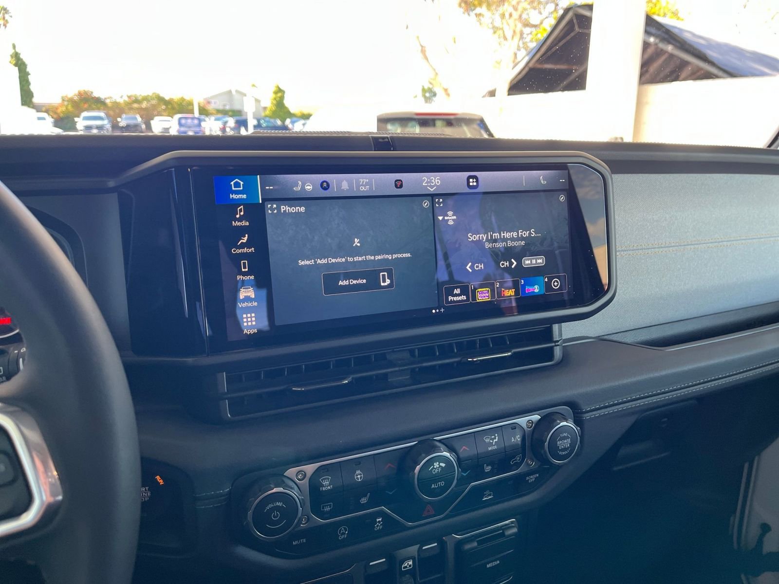 Used 2025 Jeep Wrangler Sahara image 21