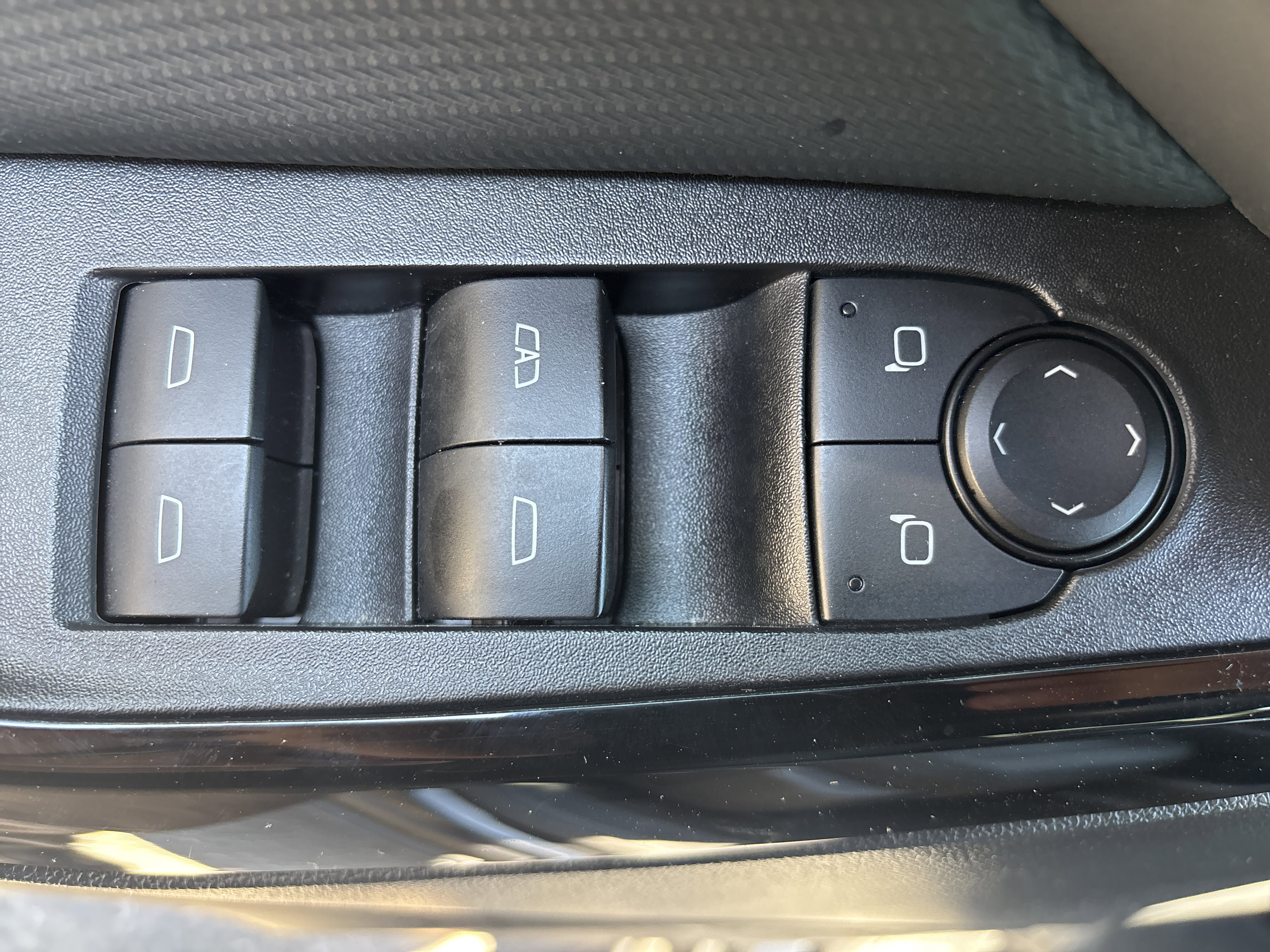 Used 2025 Chevrolet Equinox LT AWD/4WD image 17