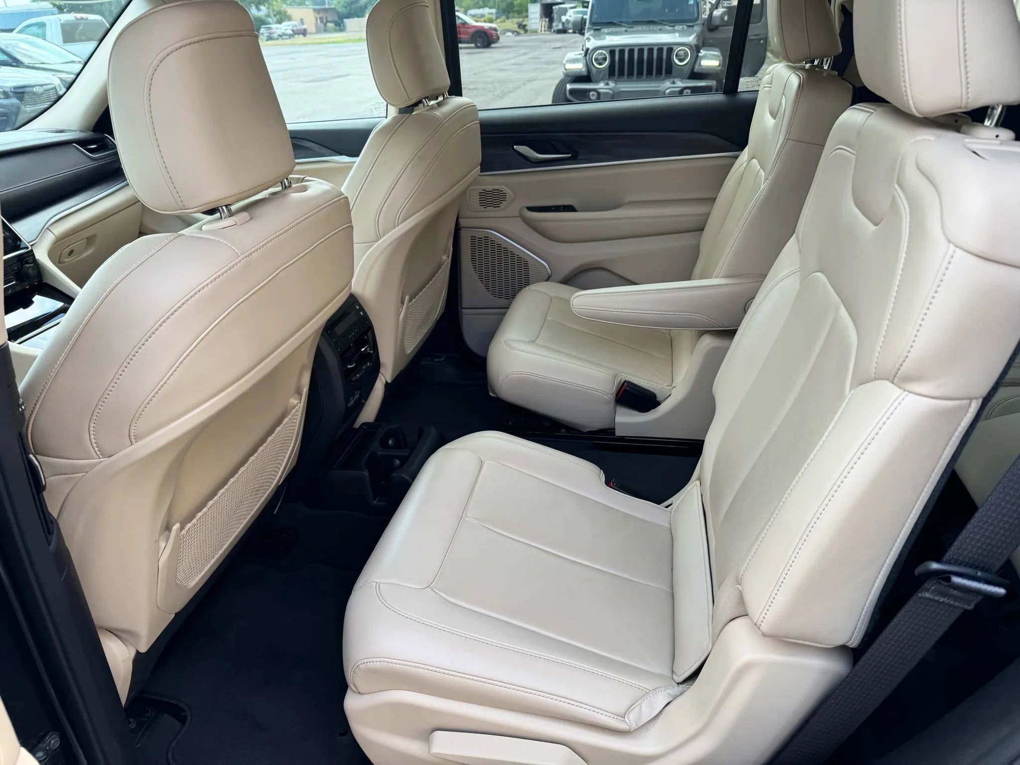 Used 2021 Jeep Grand Cherokee L Limited image 13