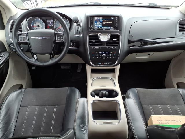 Used 2015 Chrysler Town & Country Limited w/ Trailer Tow Group image 12