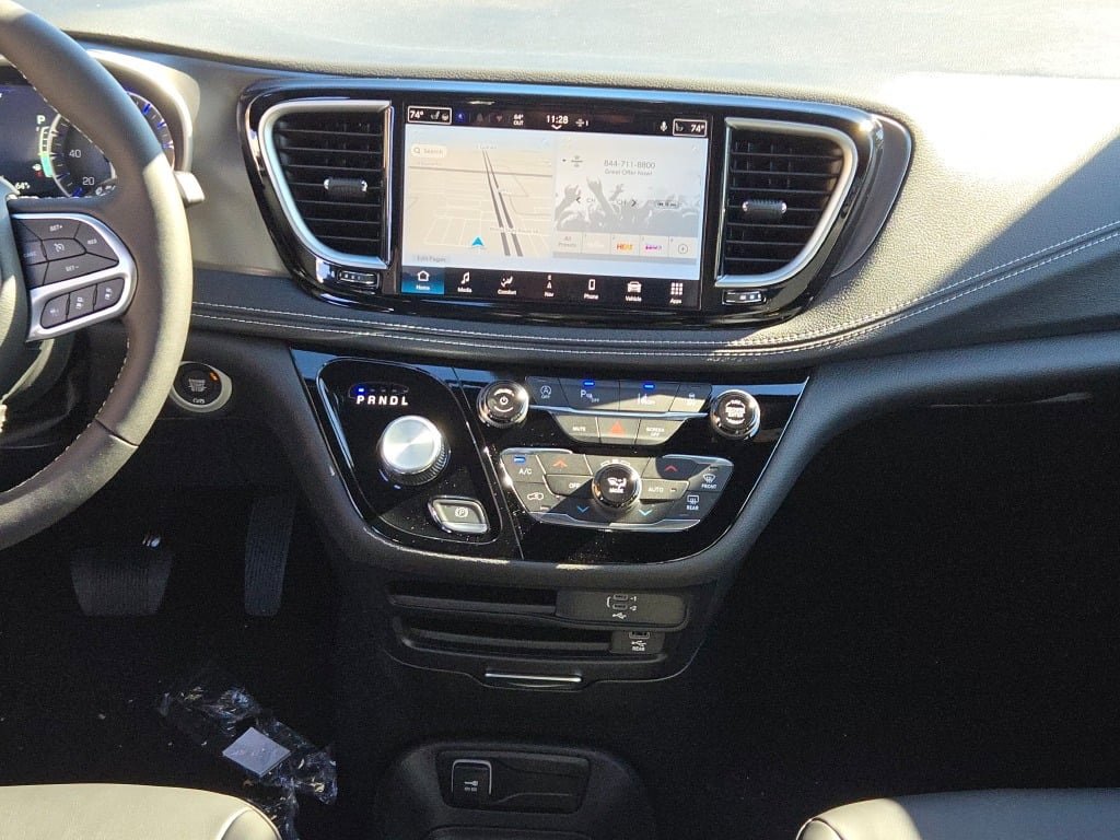 New 2026 Chrysler Pacifica Select image 21