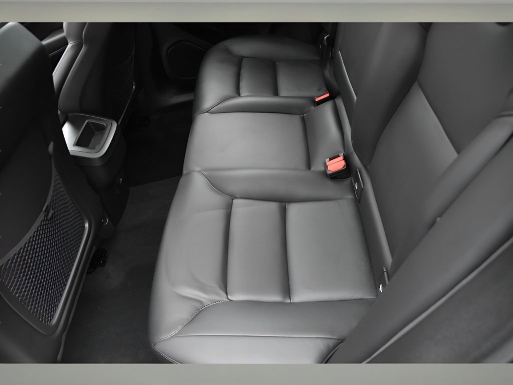 Certified 2025 Volvo XC60 B5 Core image 16