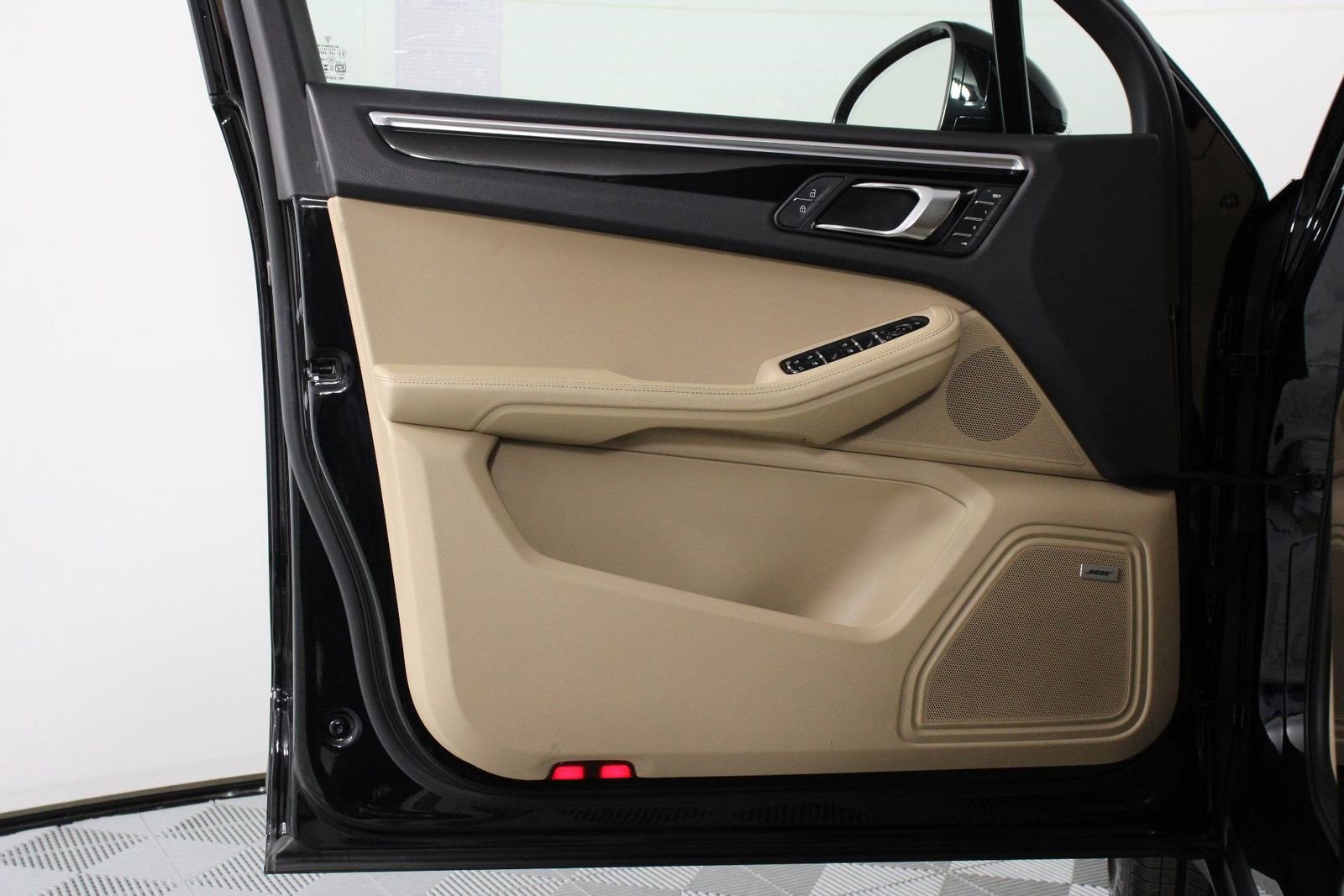 Certified 2023 Porsche Macan S image 20