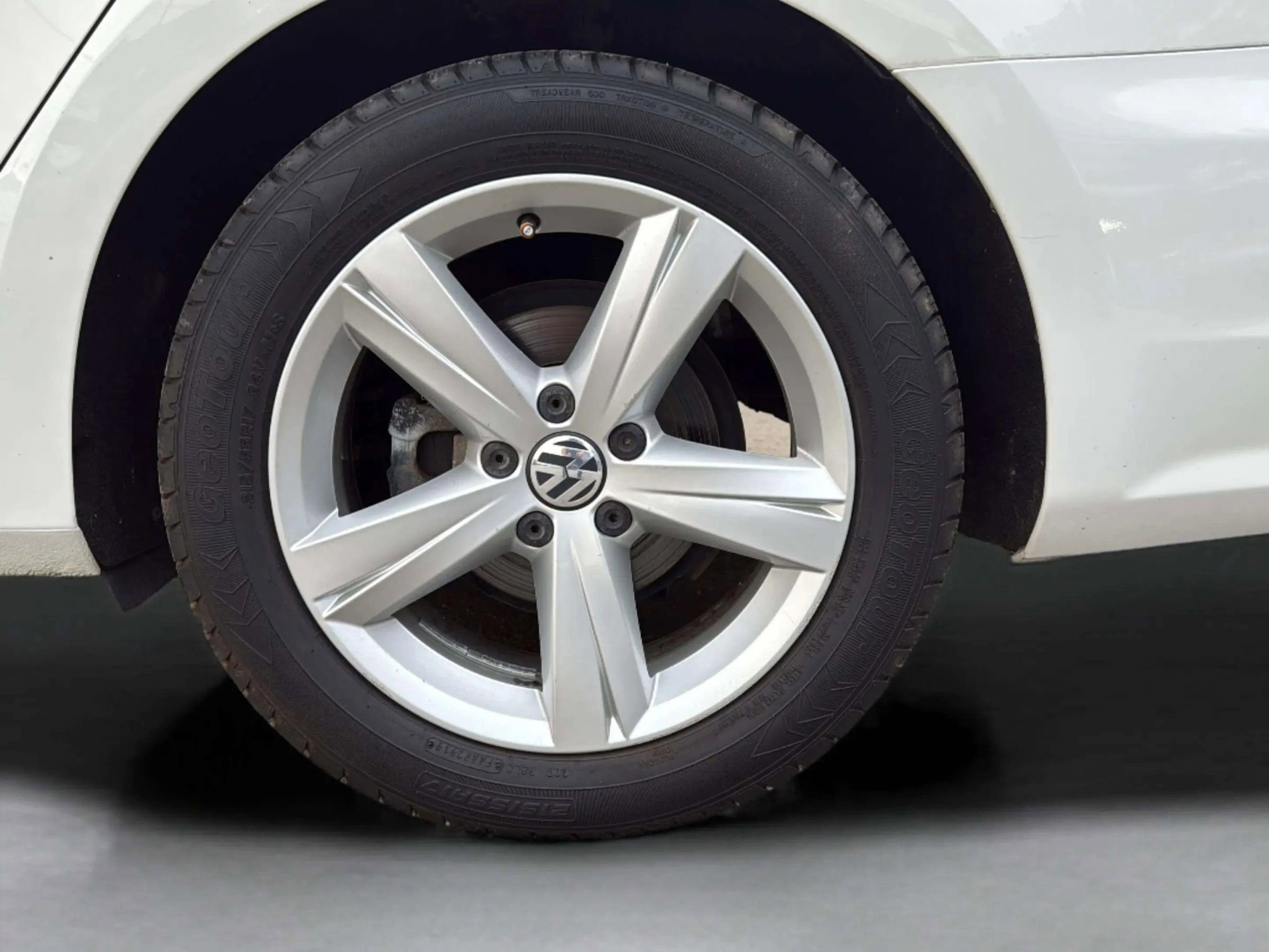 Used 2013 Volkswagen Passat TDI SE image 40