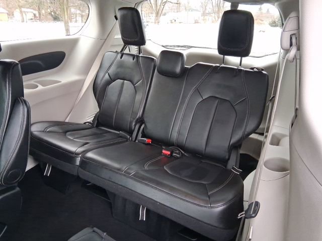 Used 2024 Chrysler Pacifica Touring-L image 25