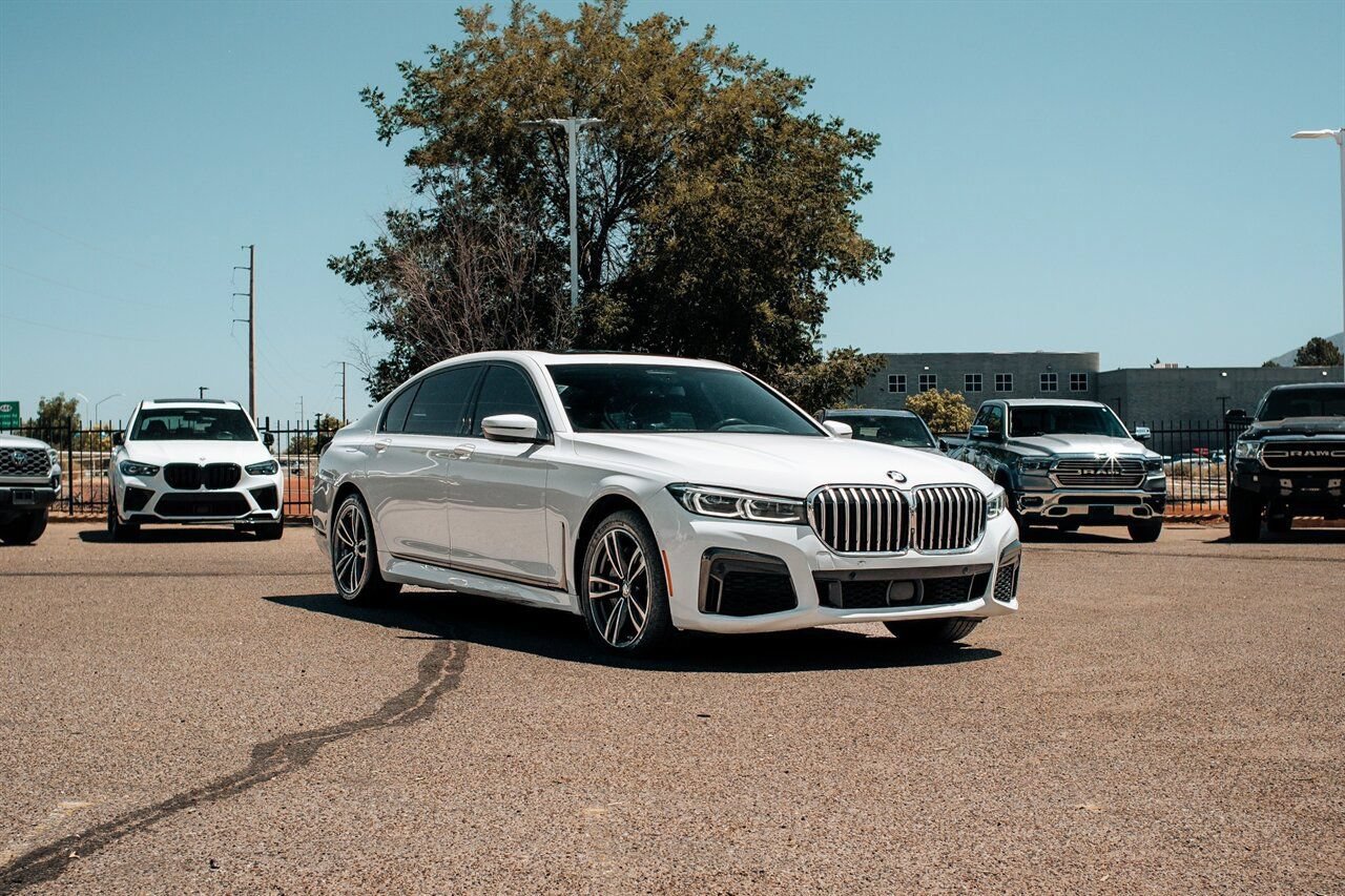 Used 2022 BMW 750i xDrive w/ M Sport Package AWD/4WD image 1