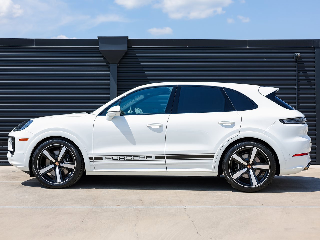 New 2025 Porsche Cayenne GTS image 2