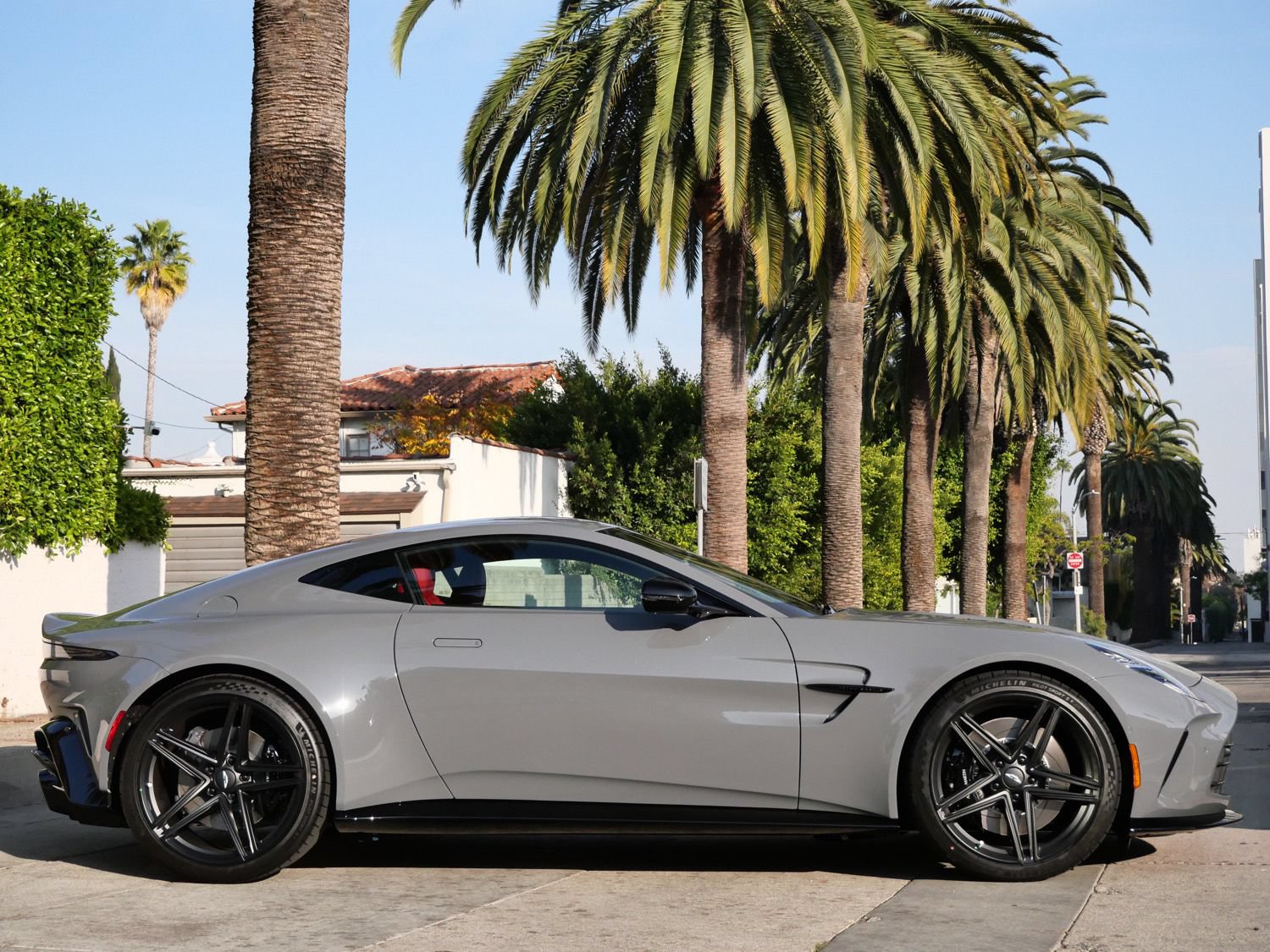 Used 2025 Aston Martin V8 Vantage Coupe RWD image 13