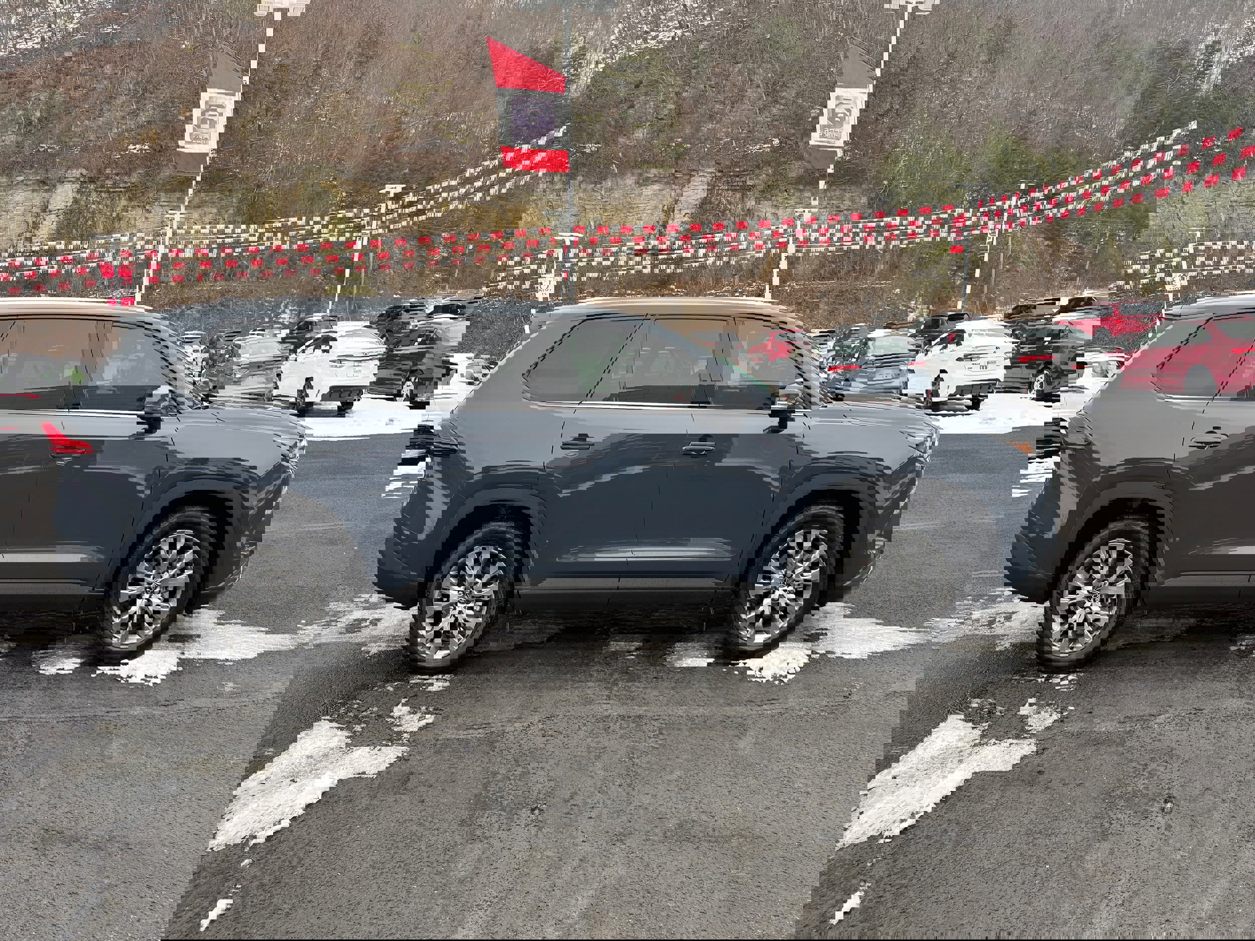 Used 2024 Toyota Grand Highlander image 6