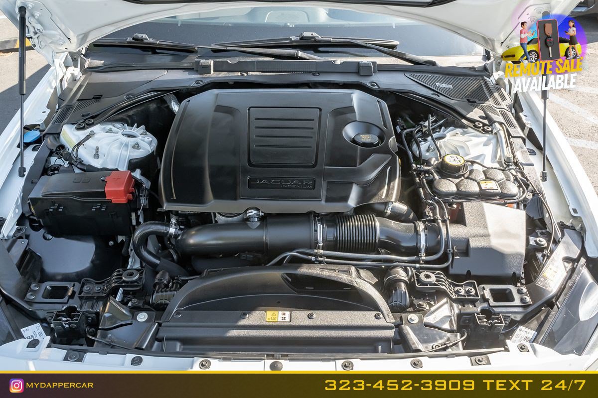 Used 2018 Jaguar XE RWD image 18