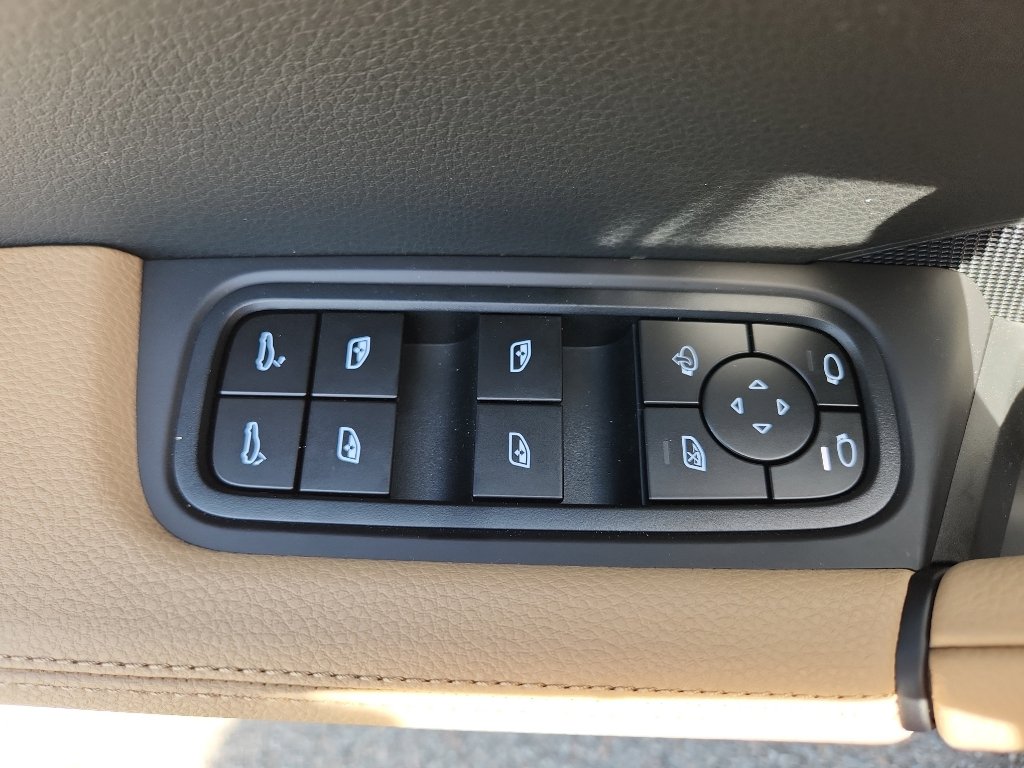 New 2026 Porsche Cayenne image 17