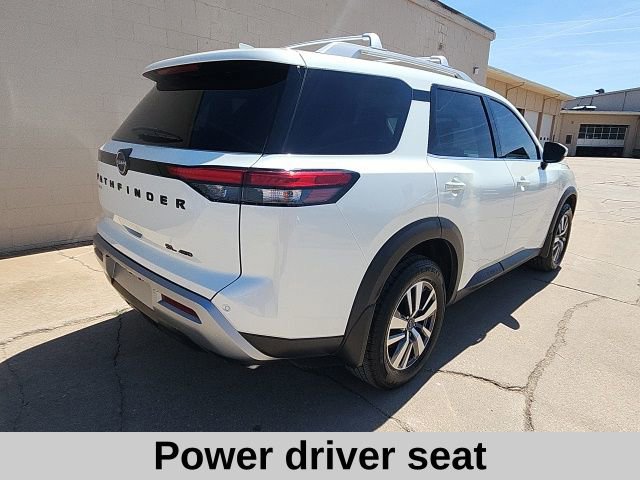 Used 2024 Nissan Pathfinder SL w/ Black Appearance Package image 7