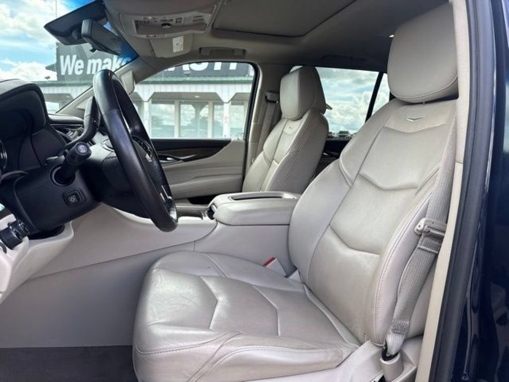 Used 2020 Cadillac Escalade Luxury w/ LPO, Radiant Package AWD/4WD image 19