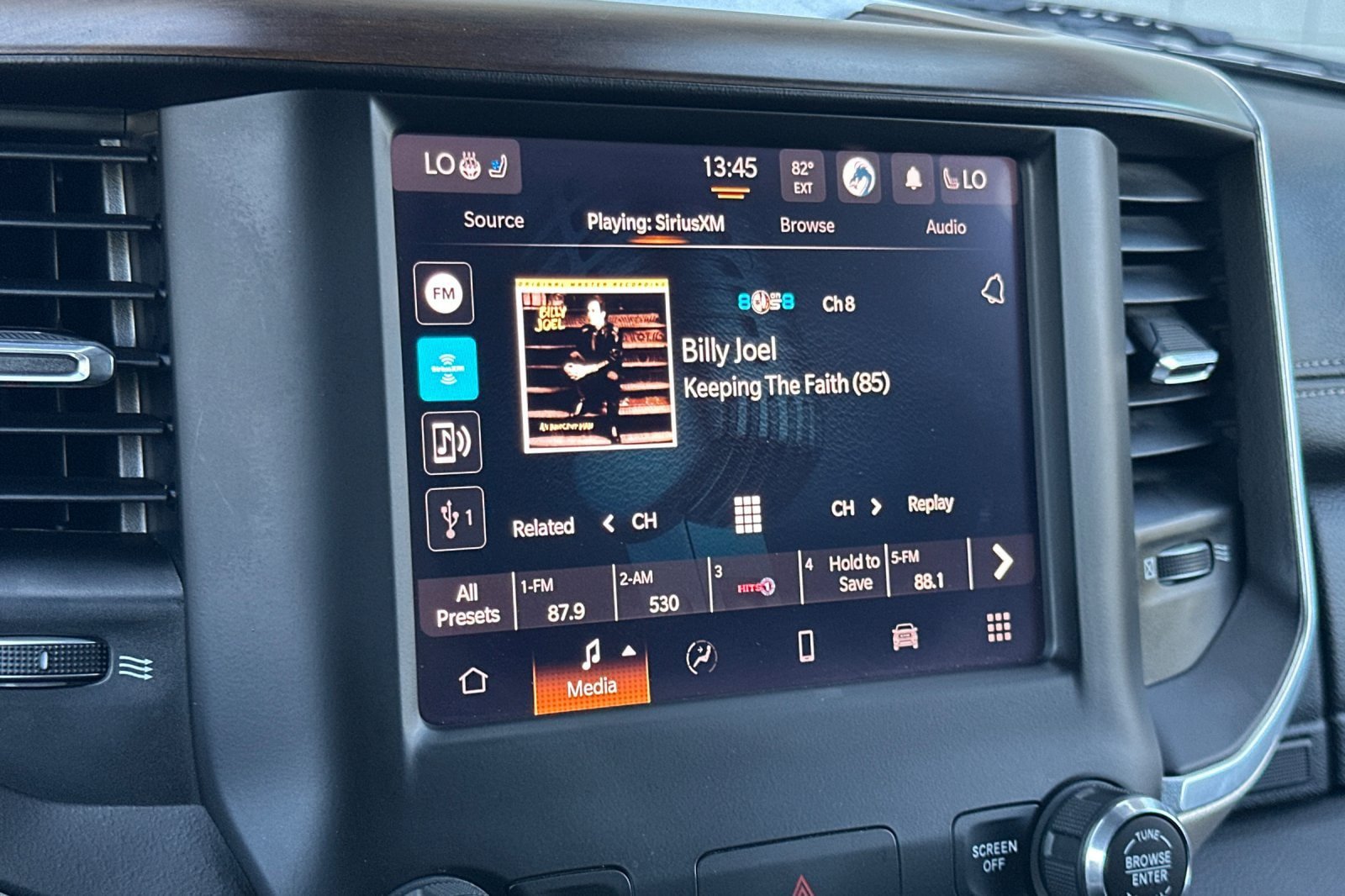 Used 2022 RAM 1500 Laramie AWD/4WD image 17