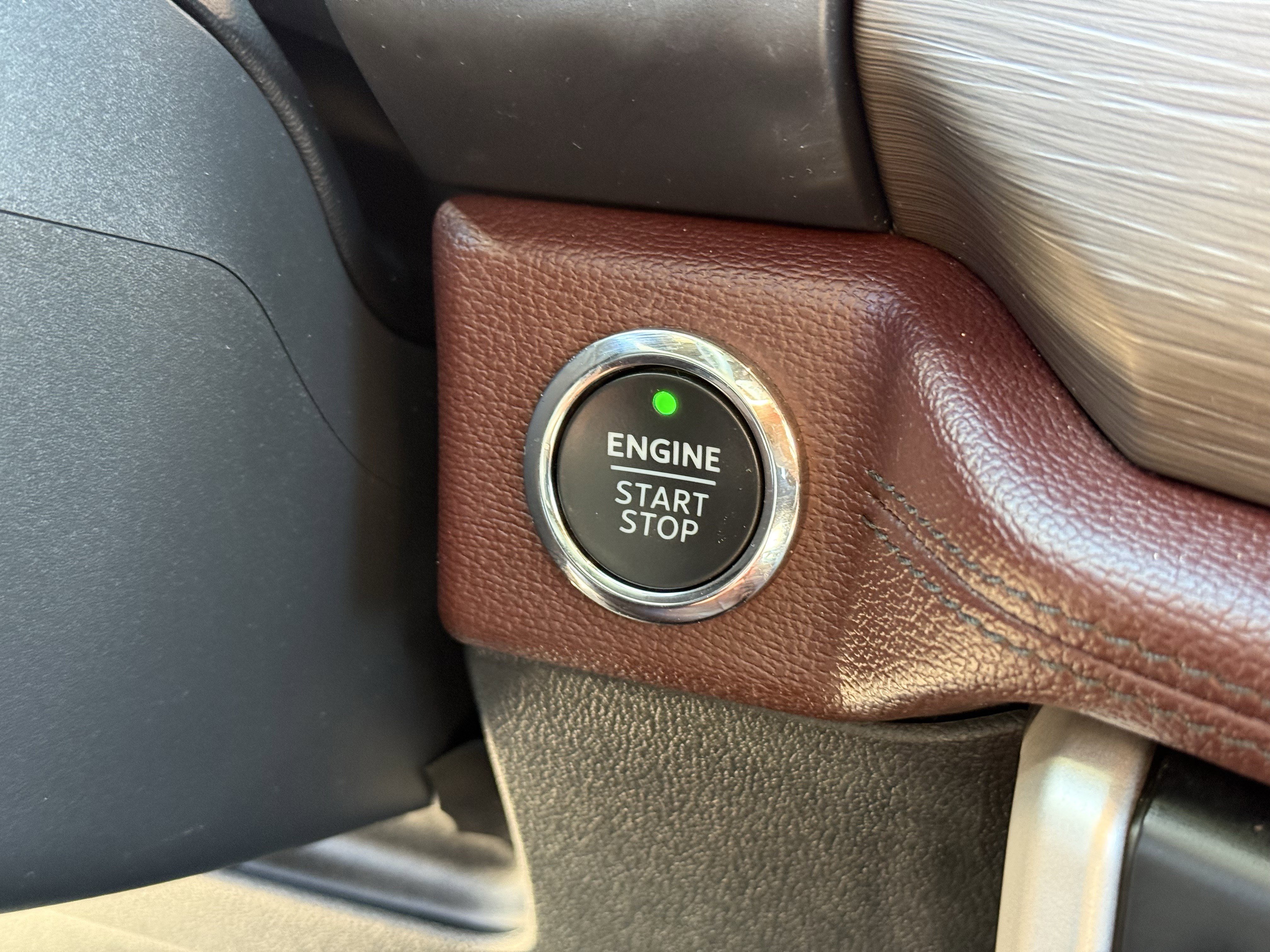 Used 2024 Ford Expedition Limited image 25