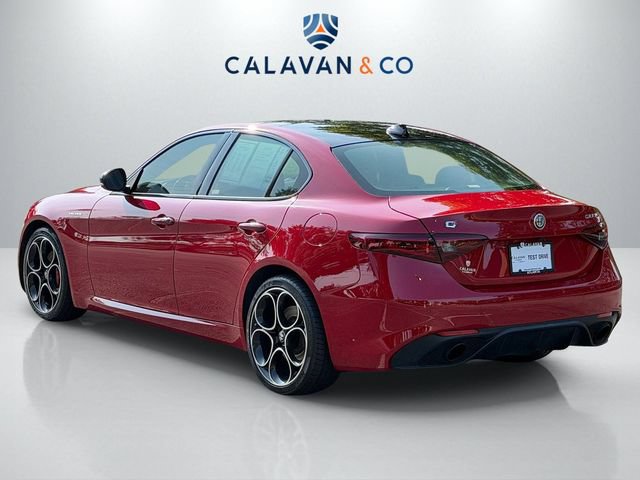 Used 2022 Alfa Romeo Giulia Veloce AWD/4WD image 5