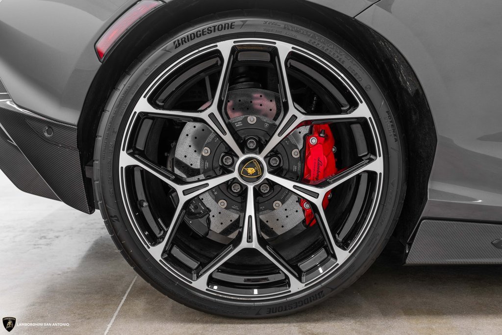 Used 2024 Lamborghini Revuelto image 22