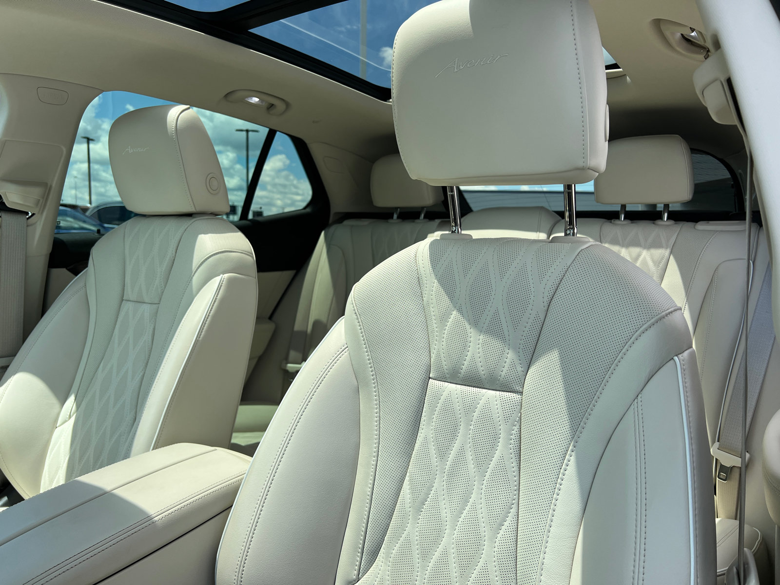 Used 2022 Buick Envision Avenir w/ Technology Package II FWD image 24
