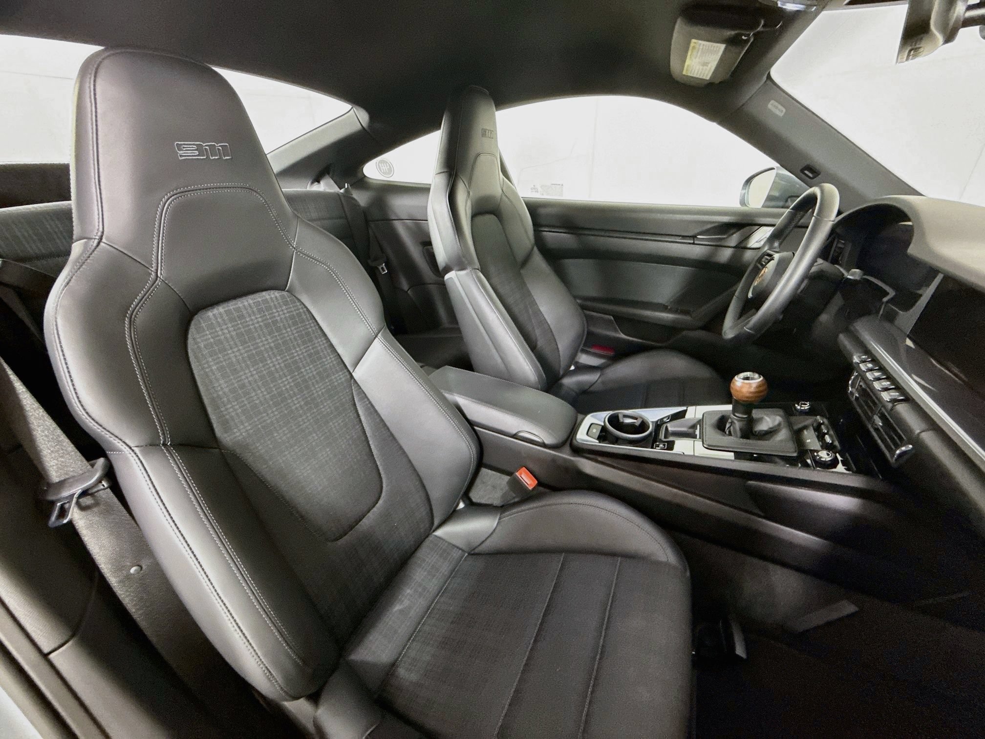 Certified 2025 Porsche 911 Carrera T RWD image 25