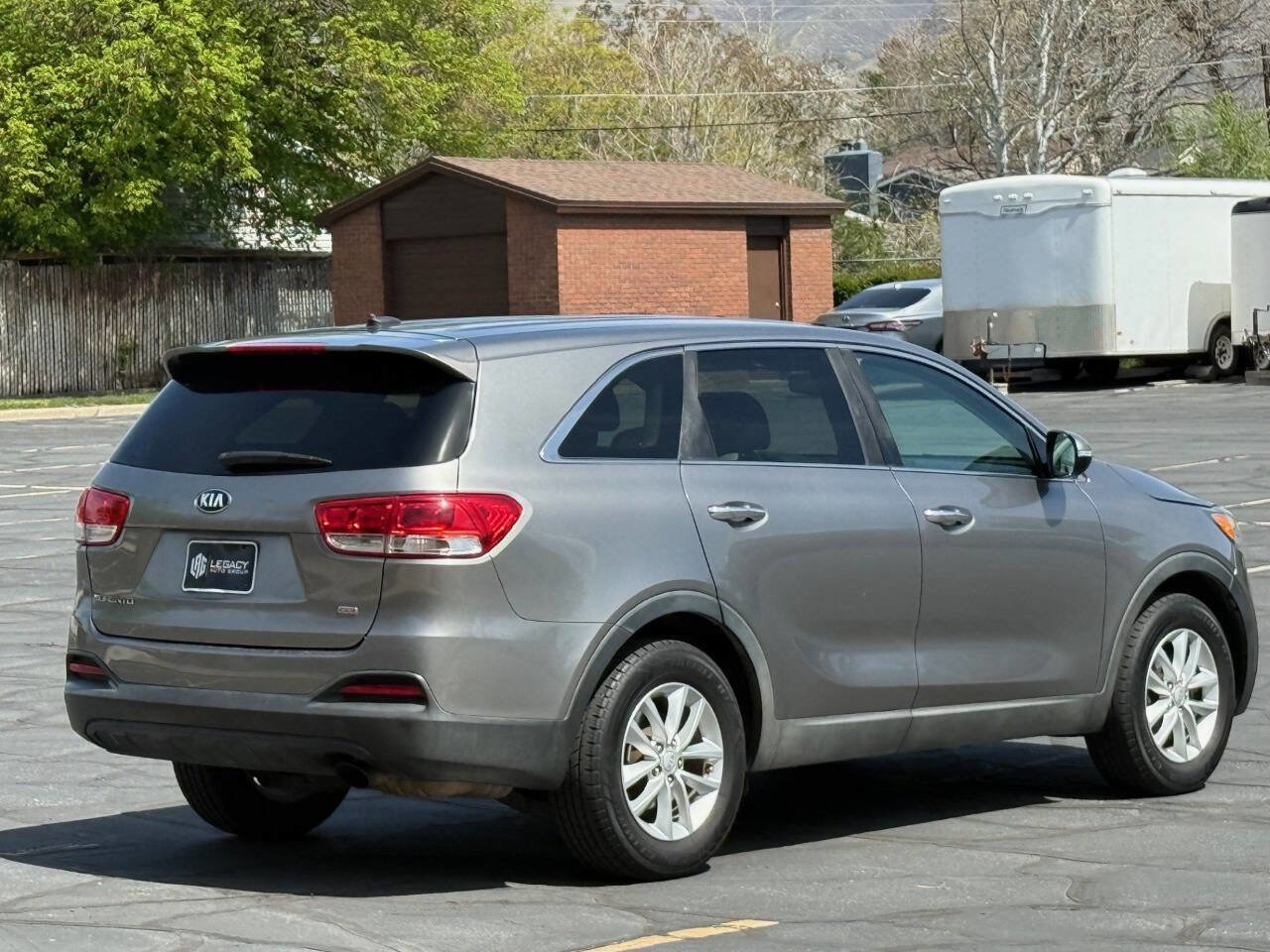 Used 2017 Kia Sorento L image 5