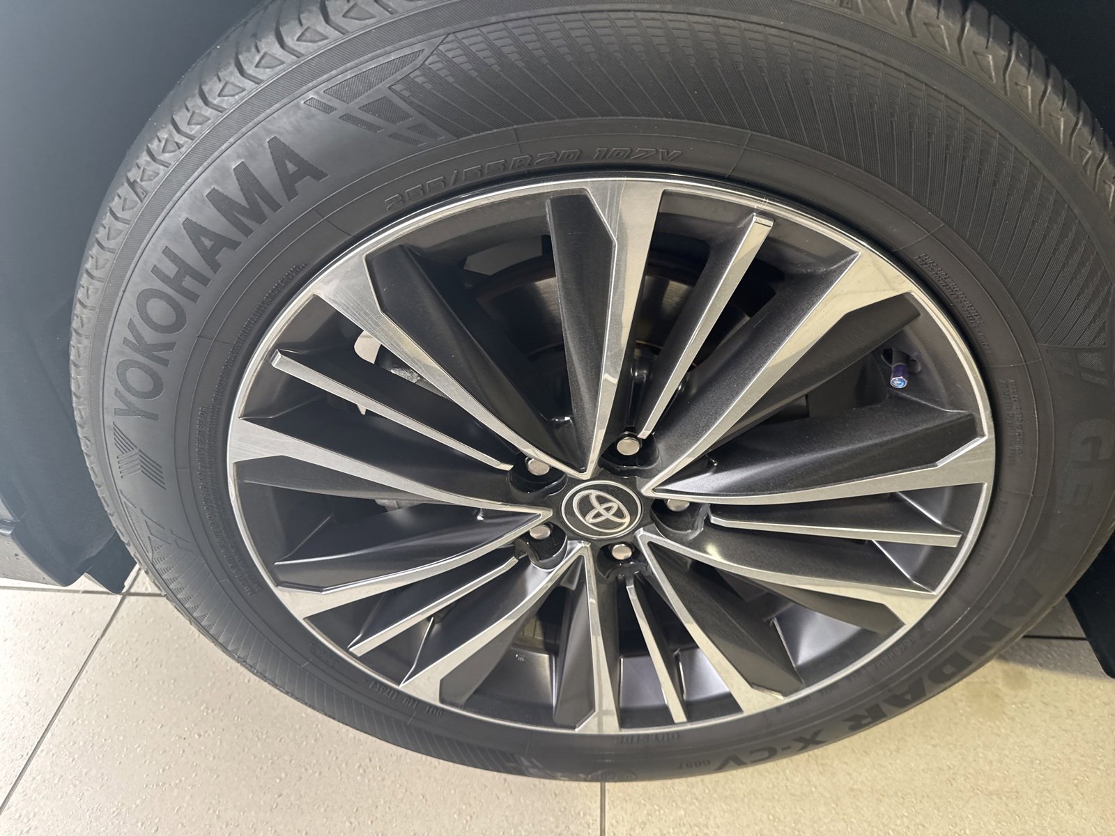 Used 2024 Toyota Grand Highlander AWD Hybrid image 2