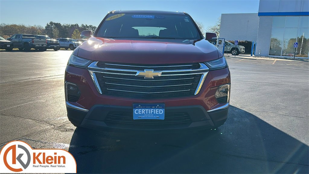 Used 2023 Chevrolet Traverse LT image 2