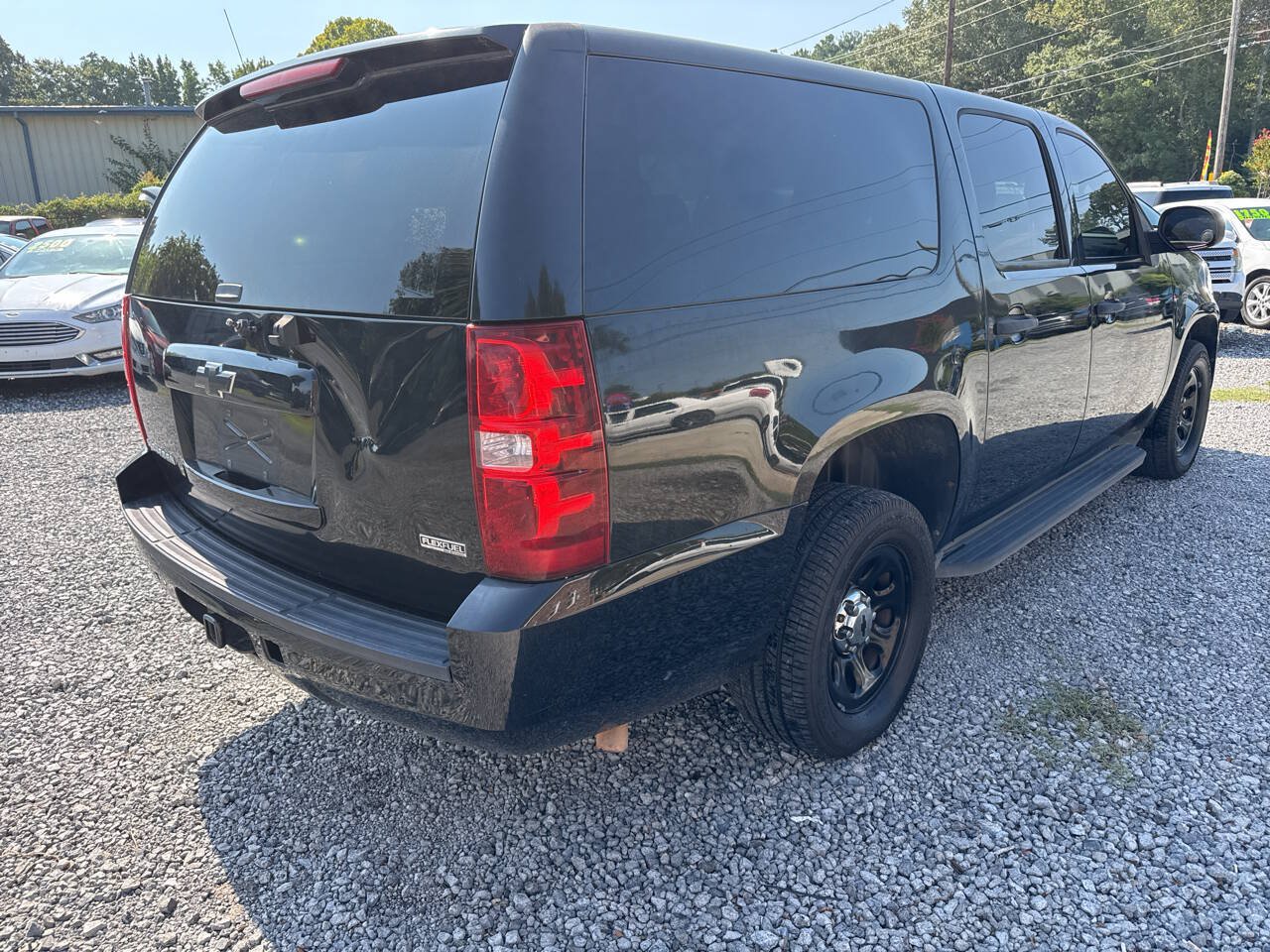 Used 2011 Chevrolet Suburban 2WD image 3