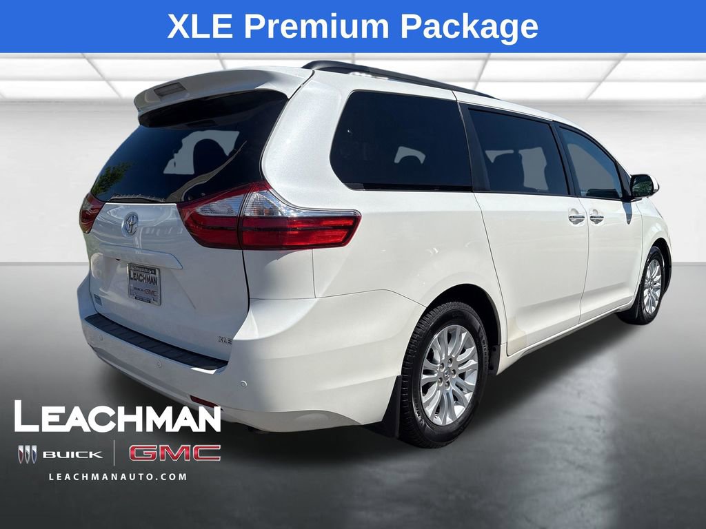 Used 2017 Toyota Sienna XLE Premium FWD image 3